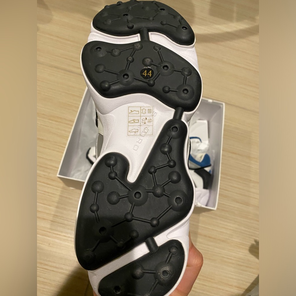 🆕 SANDRO Sneakers - Picture 2 of 7